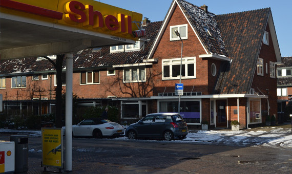 Voorbeeld mindere ligging zoals tegenover een benzinestation